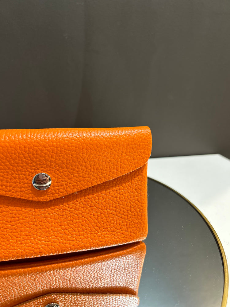 
                  
                    POCHETTE GLADYS ORANGE
                  
                