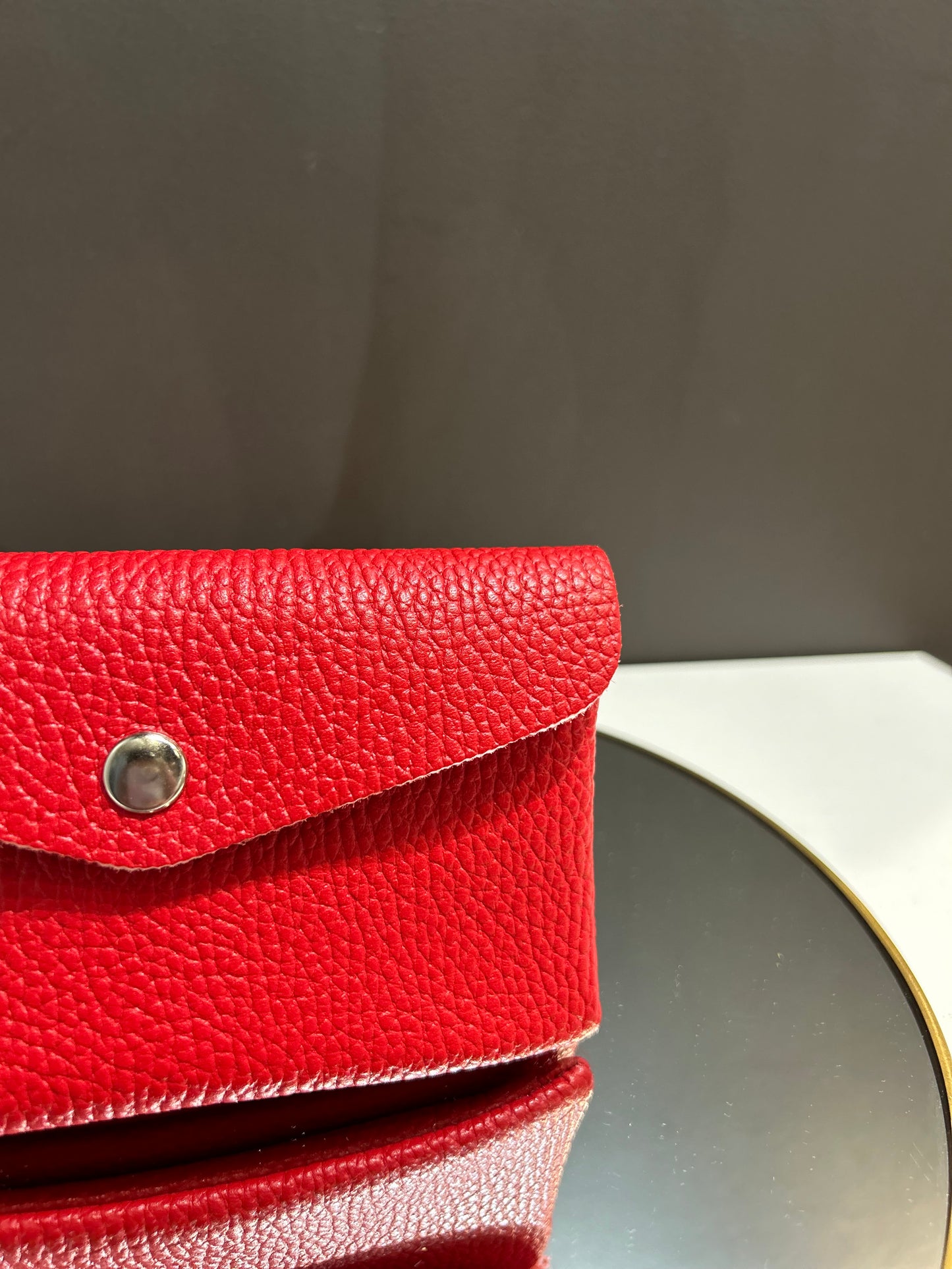 
                  
                    POCHETTE GLADYS ROUGE
                  
                